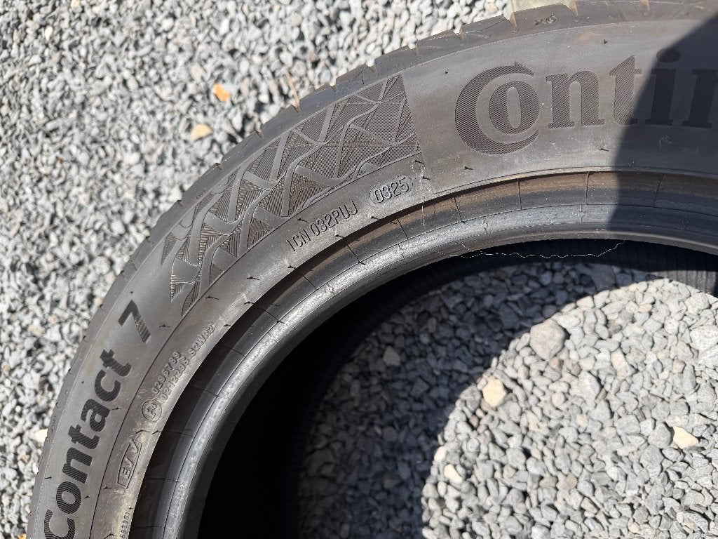Continental Premium Contact 7 - 235/55R18 - 900km, Auto-onderdelen, Banden en Velgen, Ophalen, 18 inch, Gebruikt, 235 mm