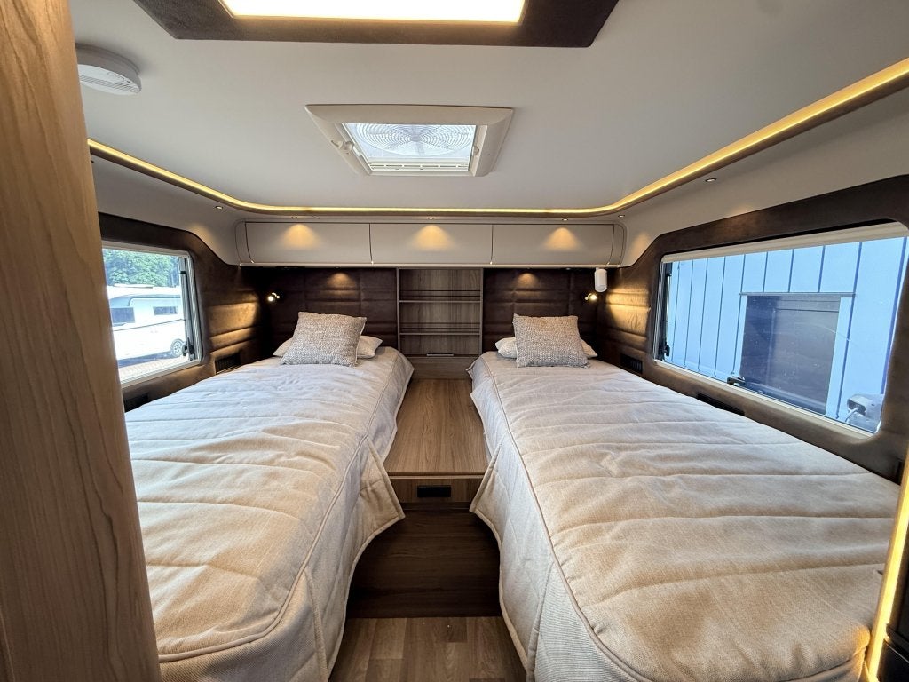 Kabe Travel Master Crown i780 LGB, Mercedes-Benz, Bedrijf, Diesel, Dakluik
