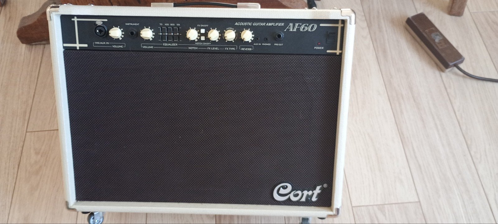 Cort AF60, Musique & Instruments, Amplis | Basse & Guitare, Enlèvement, Guitare