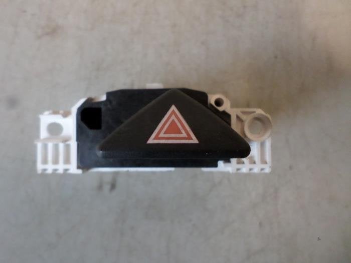 Commutateur éclairage d'urgence d'un Ford Focus (Focus 98-), -, 3 mois de garantie, -, -