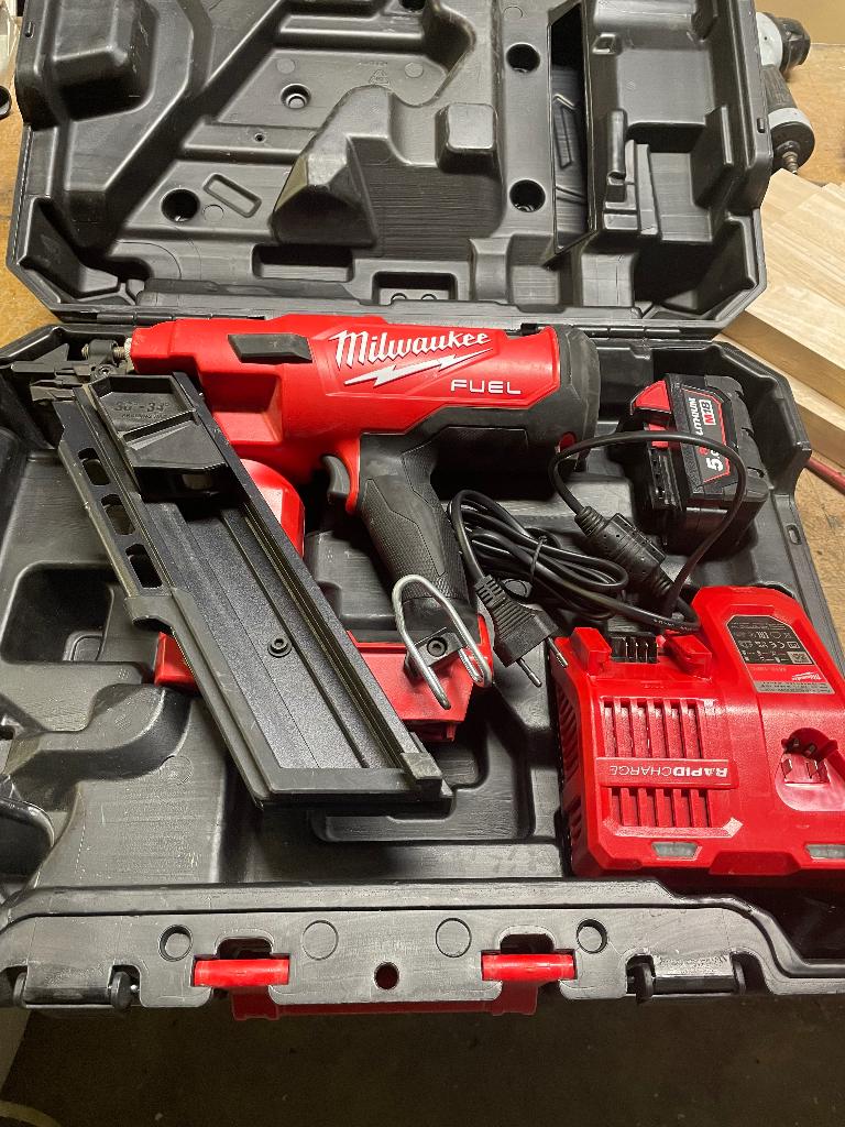Milwaukee M18 FFN-502C 18V accu tacker set (2x 5.0Ah accu), Enlèvement
