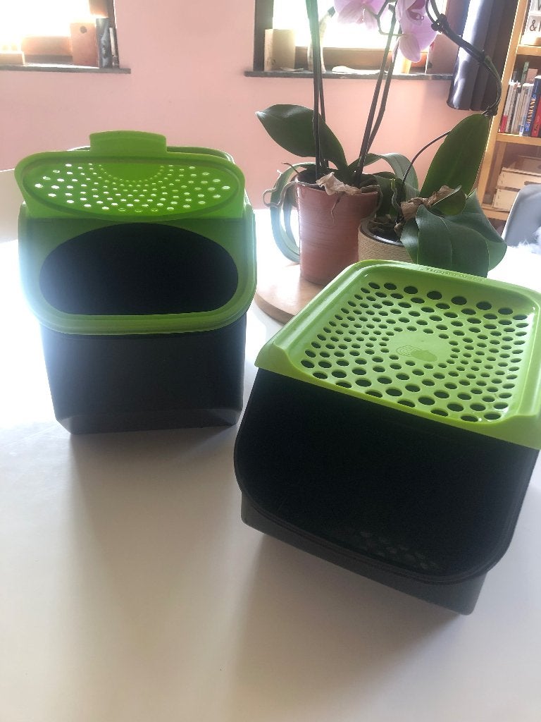 Coffres à ail & échalote + coffre pommes de terre Tupperware, Maison & Meubles, Cuisine| Tupperware, Enlèvement ou Envoi, Neuf