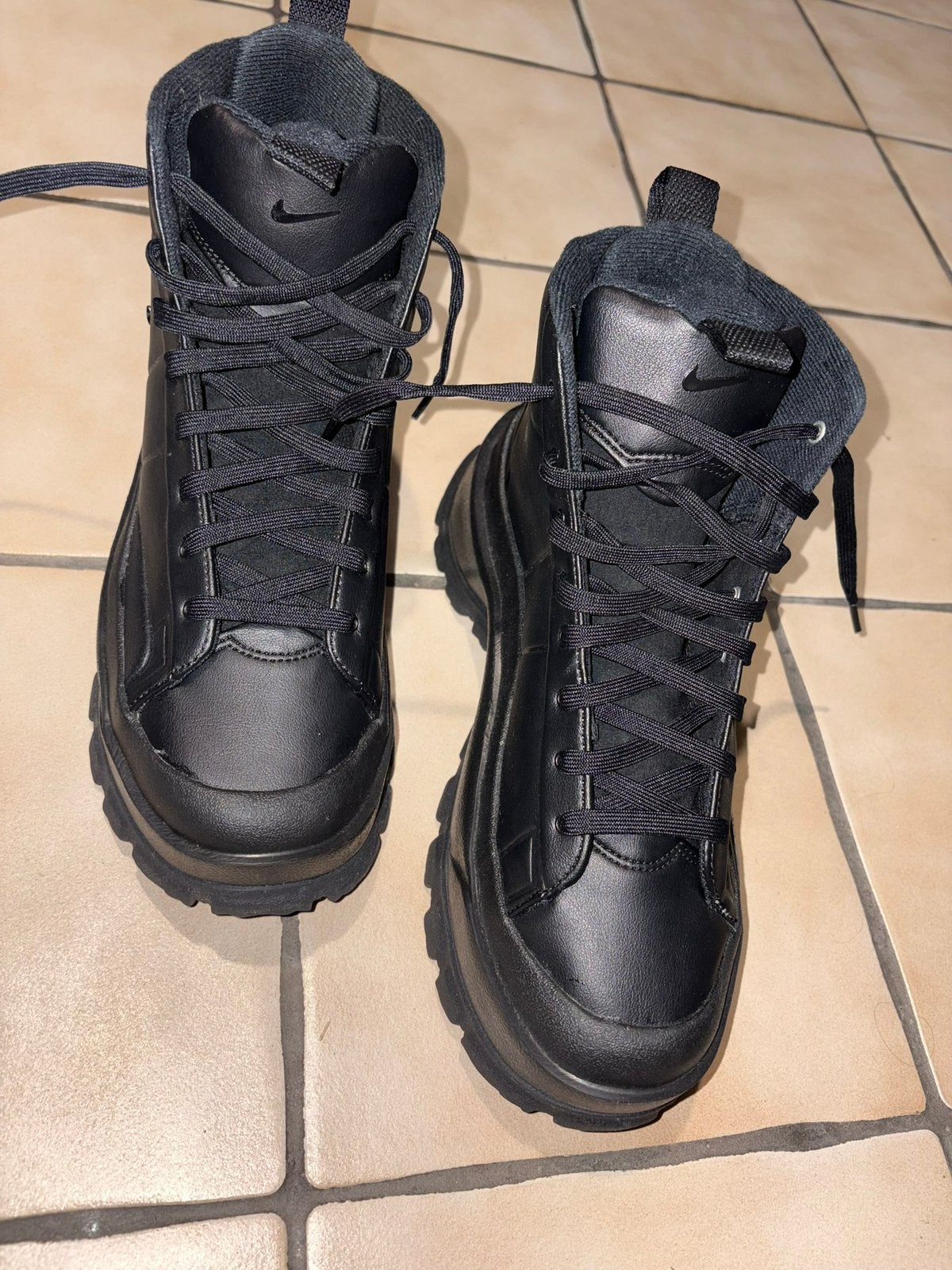 Nike – Baskets montantes noires – Taille 42,5, Vêtements | Hommes, Chaussures, Neuf, Baskets, Noir, Envoi