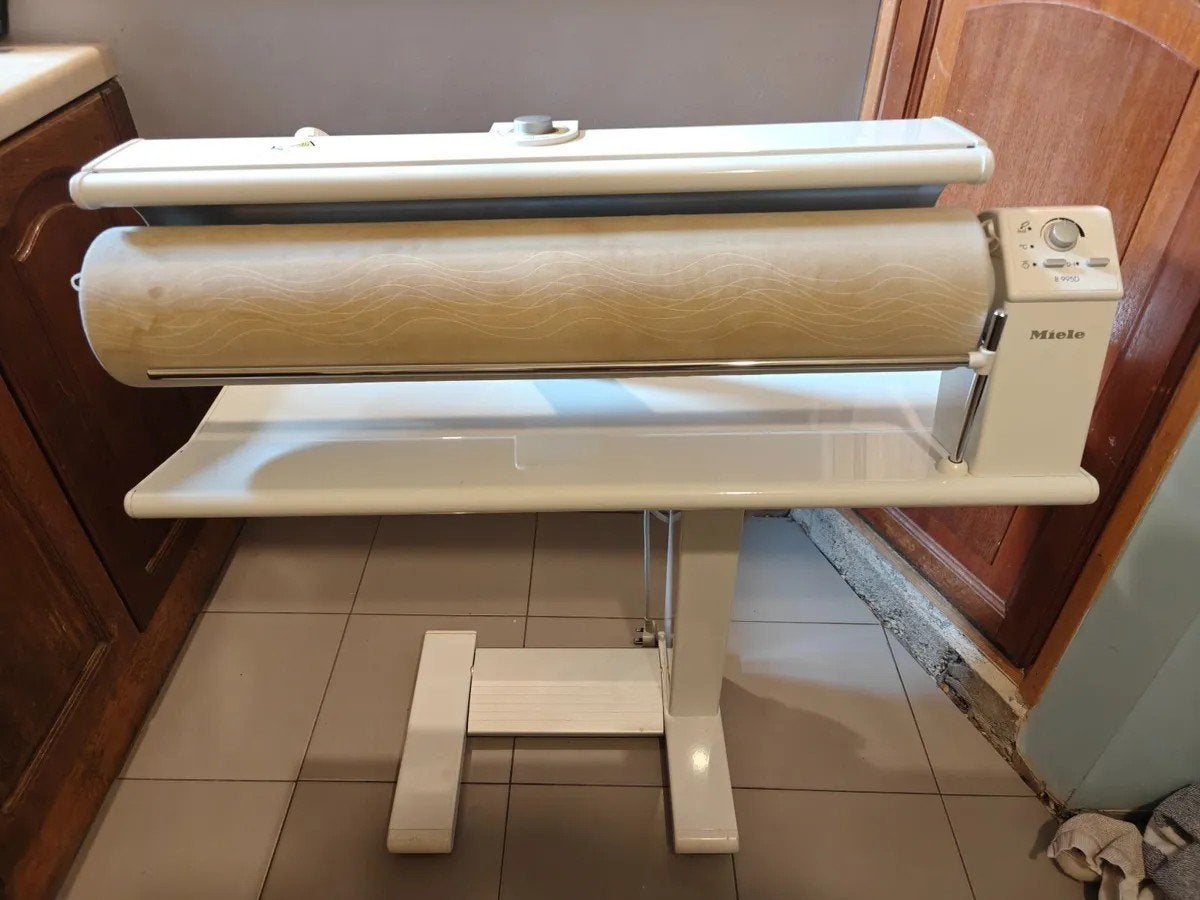Repasseuse PRO MIELE B995D à saisir