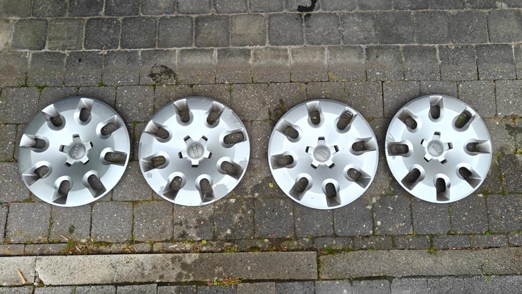 Wieldoppen Audi A1, Ophalen