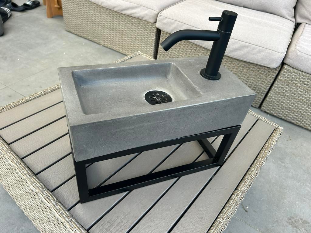 Lavabo met kraan, Doe-het-zelf en Bouw, Sanitair, Ophalen, Zo goed als nieuw