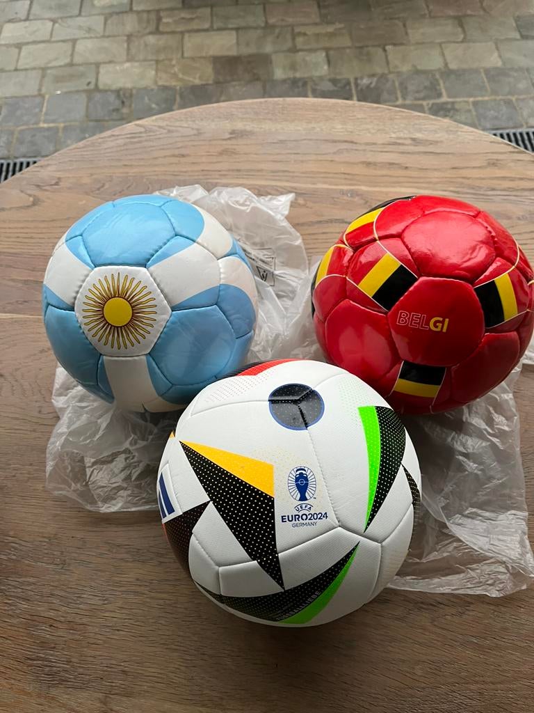 Te koop 3 voetballen, Ophalen, Nieuw