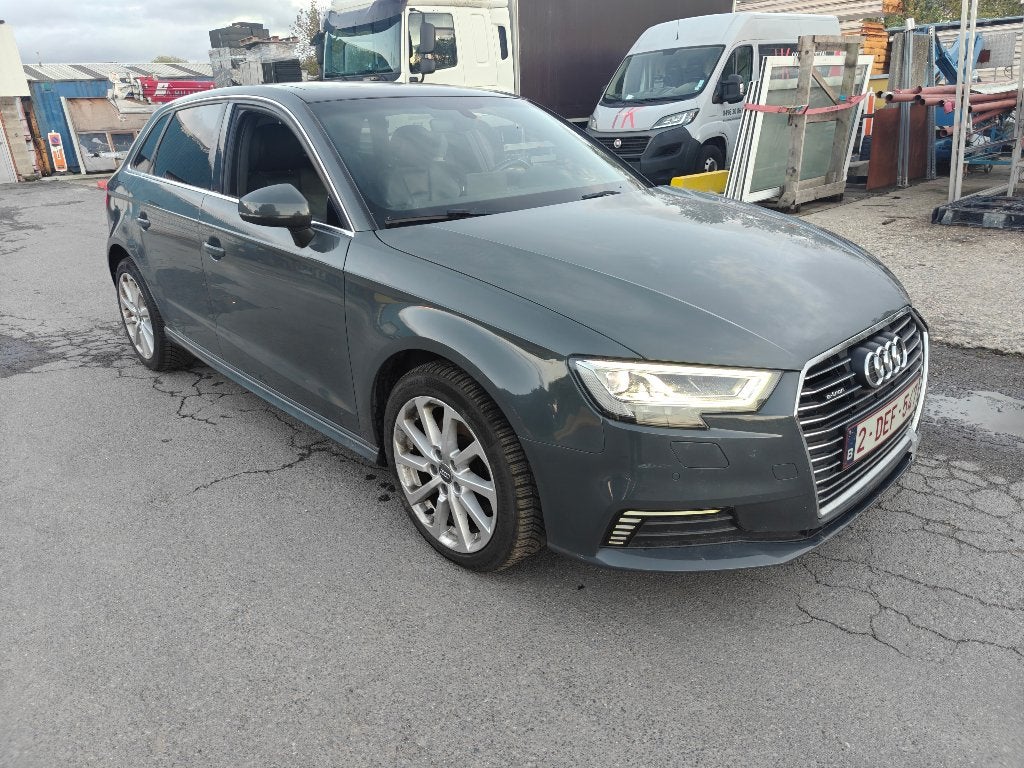 AUDI A3 40 E-TRON   PREM CIRC.2020, Autos, Argent ou Gris, Achat, Entreprise, Noir