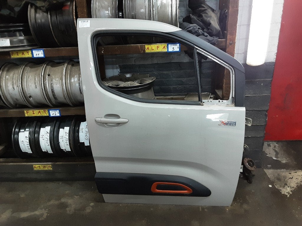 PORTIER RECHTS VOOR Citroën Berlingo Multispace (01-2017/-), Auto-onderdelen, Gebruikt, Citroën, Deur, Mevr. I. Hauben