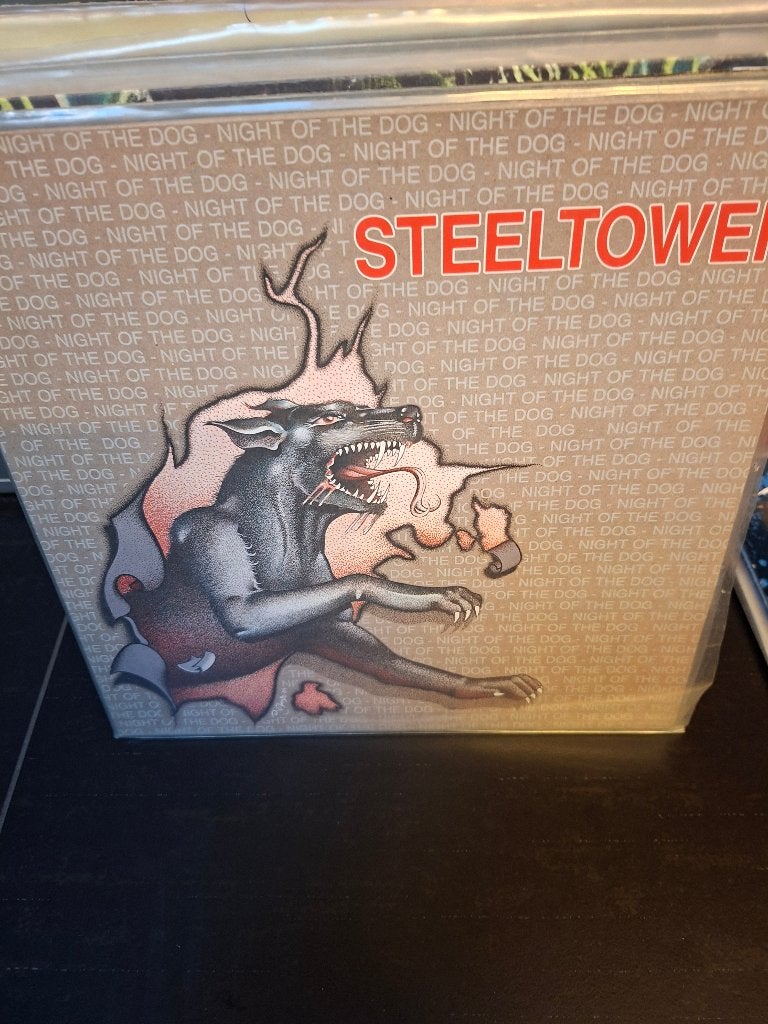lp - steeltower - night of the dog - bak 5, Heavy metal, Enlèvement ou Envoi, Comme neuf, Housse de protection extérieure