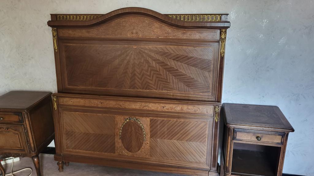 Franse mahoniehouten  bedframe met messing details, Antiek en Kunst, Antiek | Meubels | Bedden, Ophalen