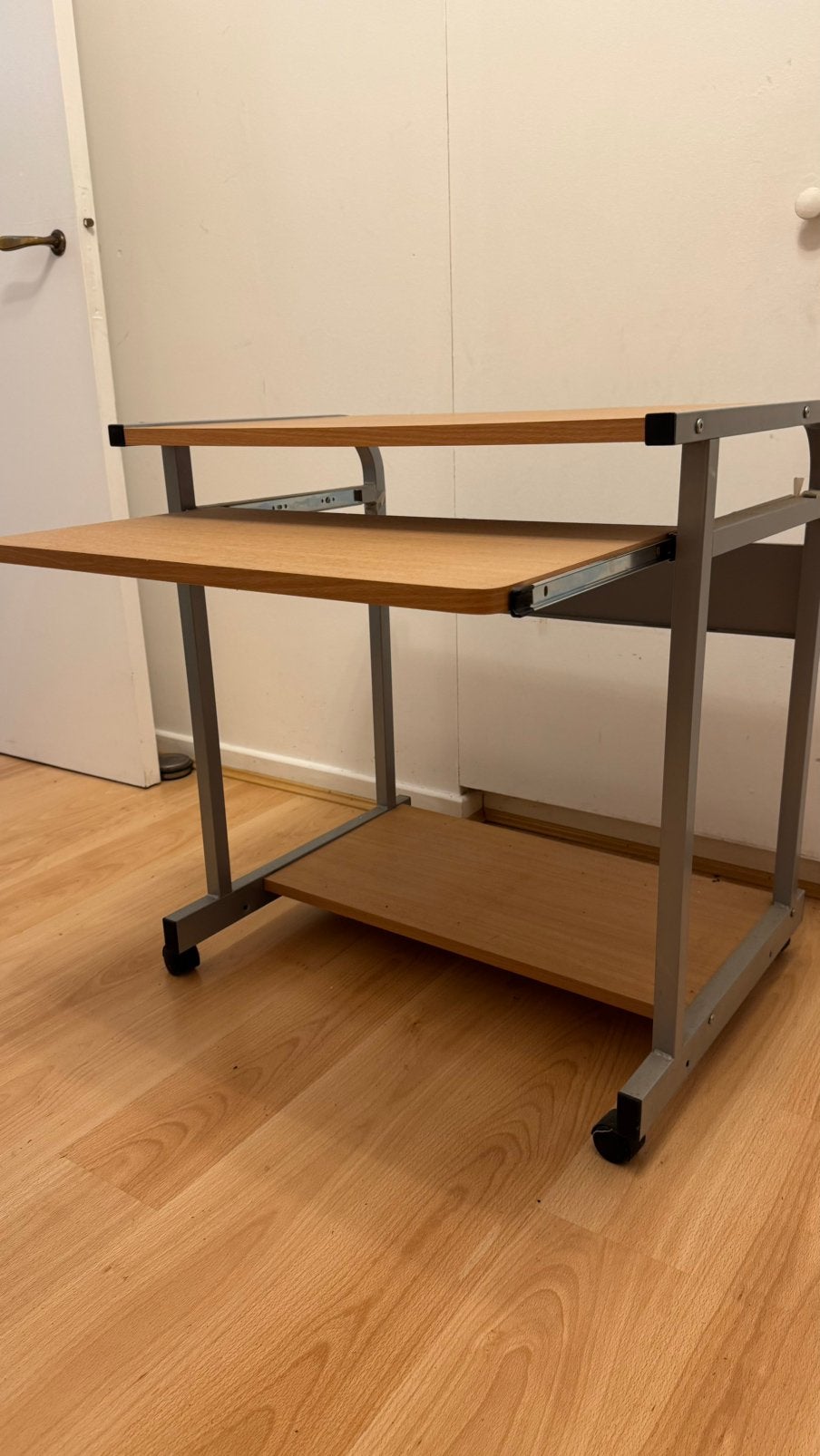 Bureau ordinateur compact sur roulettes (offre?), Maison & Meubles, Armoires | Meubles ordinateur, 70 à 120 cm, Moins de 70 cm