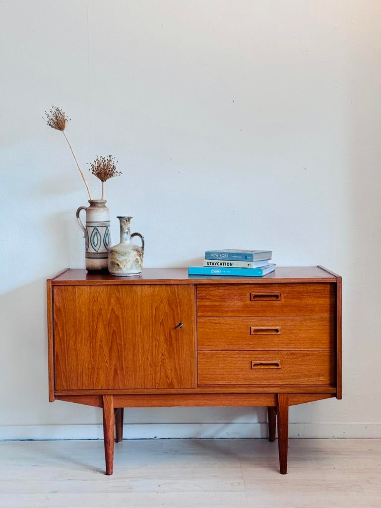 Buffet vintage en teck des années 1960, Teck, Avec tiroir(s), 25 à 50 cm, 100 à 150 cm
