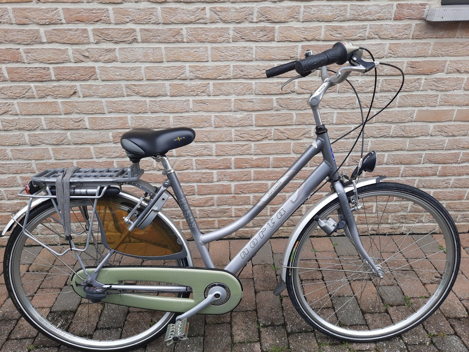 Damesfiets rijklaar, Enlèvement, Vitesses