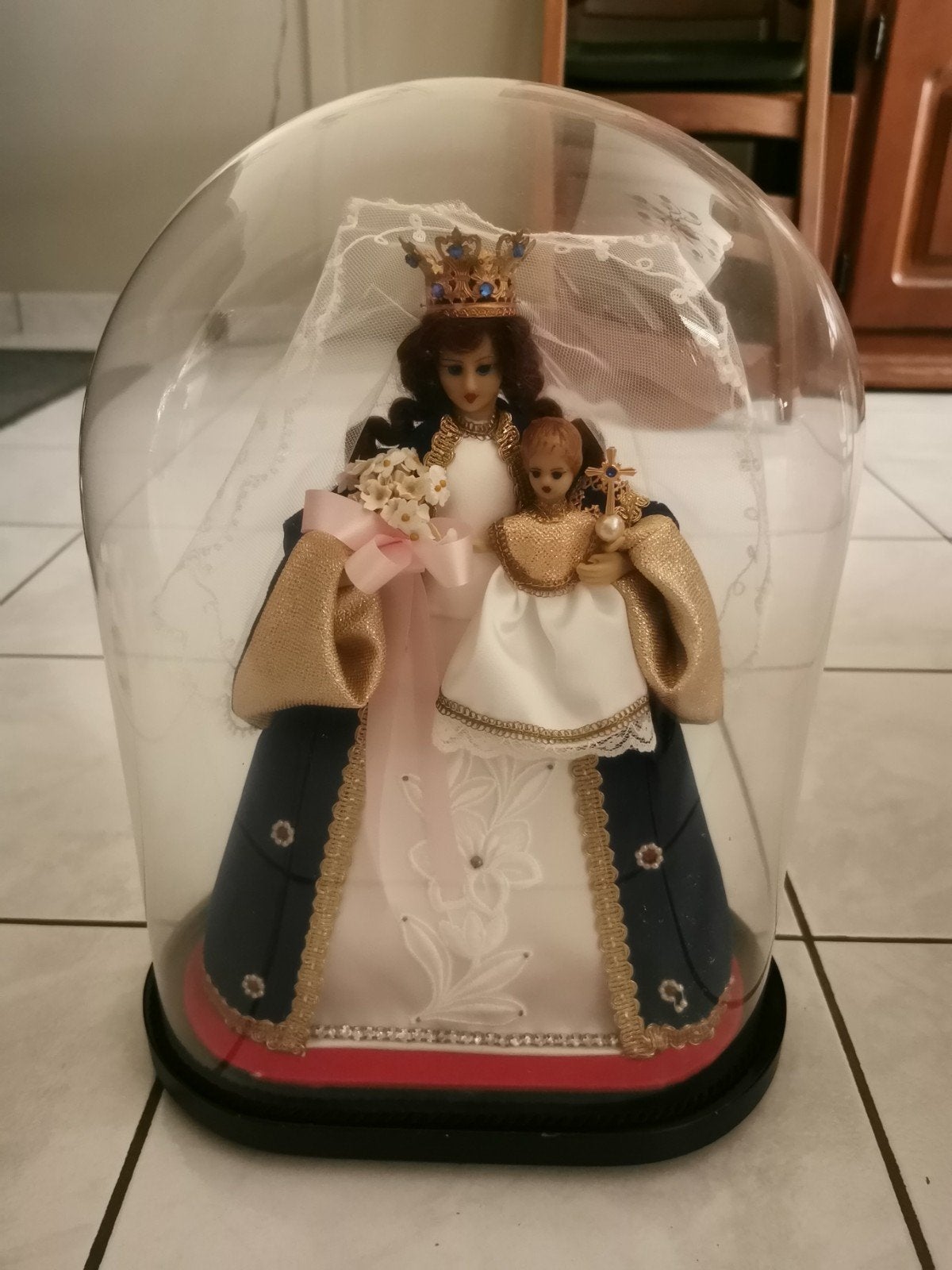 Glazen stolp 'Madonna met kind', Ophalen, Zo goed als nieuw, Mens