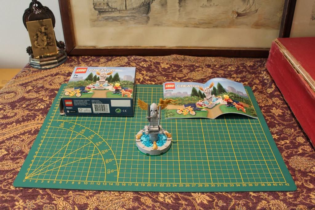 Lego Fountain set 40221, Lego, Ophalen of Verzenden, Zo goed als nieuw, Minifiguren serie