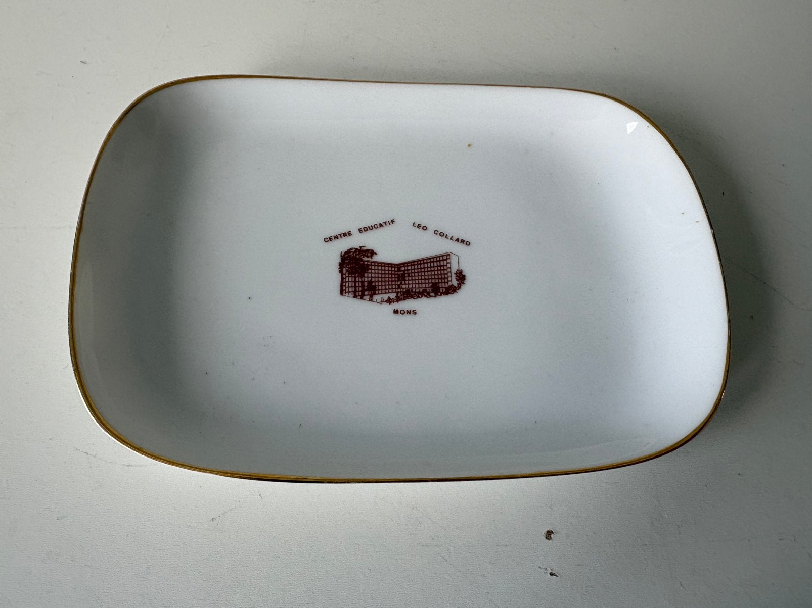 Petit vide poche « LÉO COLLARD » en porcelaine de BAUDOUR, Antiquités & Art, Enlèvement ou Envoi