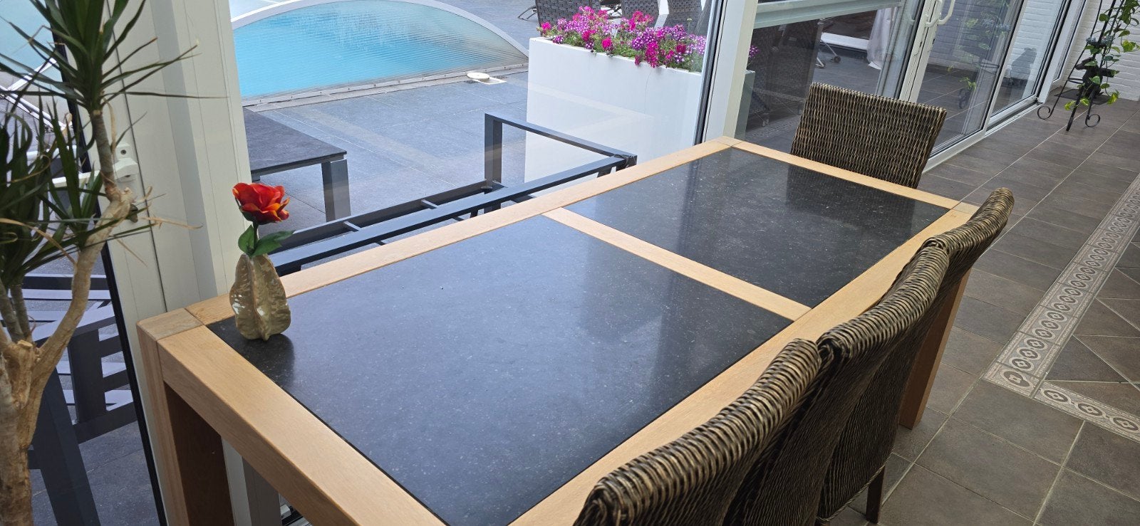 Tafel met stoelen, Ophalen