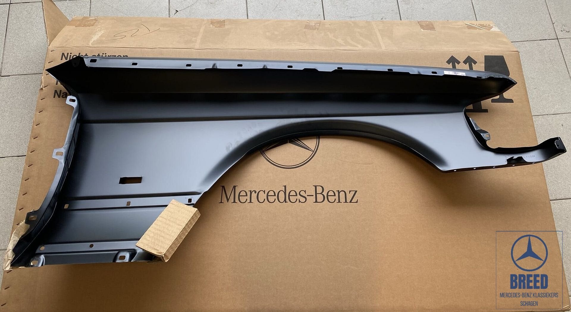 NOS voorscherm / spatbord links voor Mercedes-Benz W126, Ophalen, -, Nieuw, Spatbord