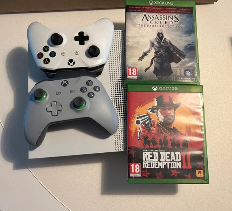 XBOX one S, Games en Spelcomputers, Spelcomputers | Xbox One, Ophalen of Verzenden, Zo goed als nieuw, Met 2 controllers, Xbox One