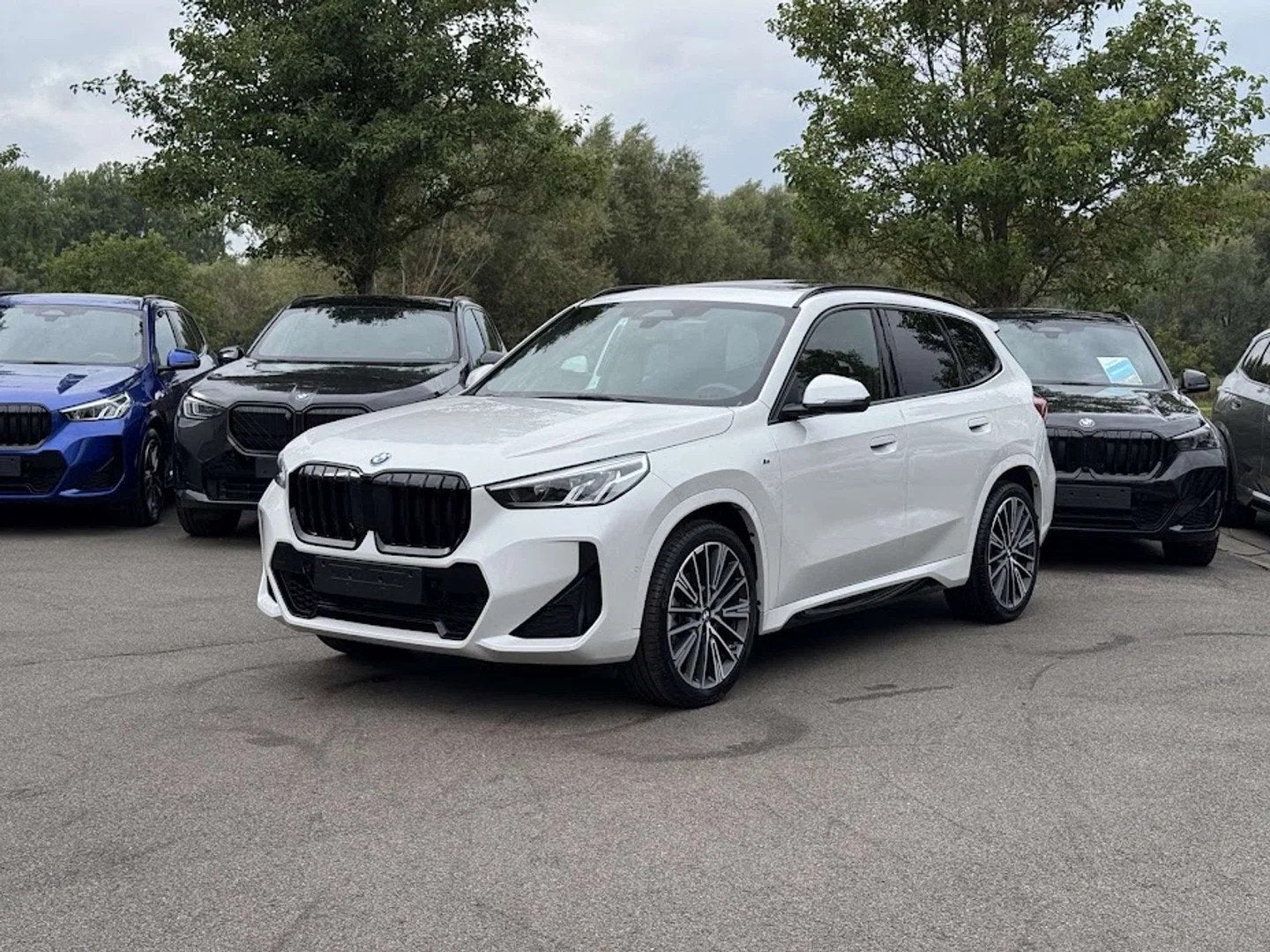 BMW X1 sDrive18i M Sport / PANODAK / TREKHAAK / DODE HOEK, Gebruikt, Zwart, 136 pk, Wit