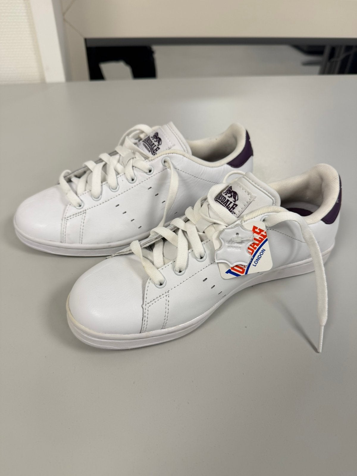 Sneakers Lonsdale Leyton blanches violettes 38.5 pour femmes, Neuf, Enlèvement ou Envoi, Sneakers et Baskets, Blanc