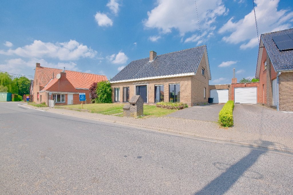 Woning met 4 slpks en garage op perceel van 585 m²!, Immo, Huizen en Appartementen te koop, Lichtervelde, 500 tot 1000 m², 237 m²