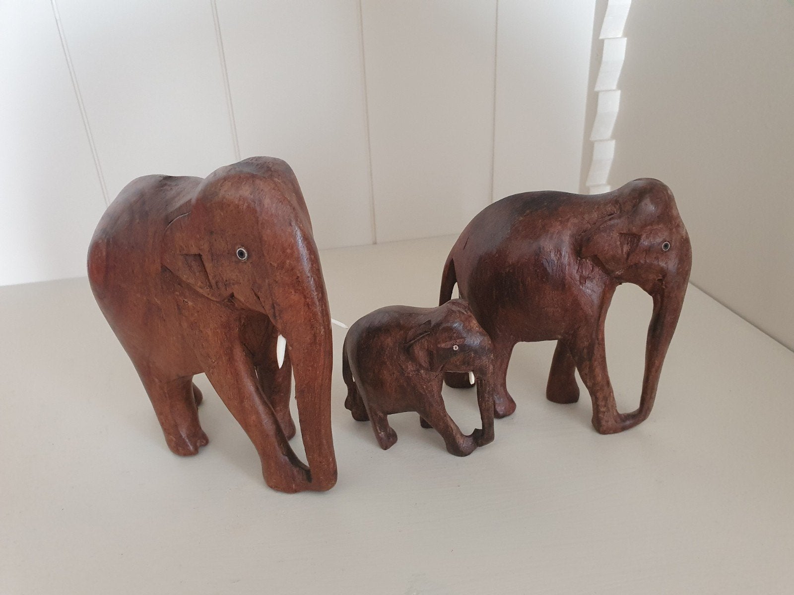 Olifantjes uit hout, Ophalen, Hout, Beeld