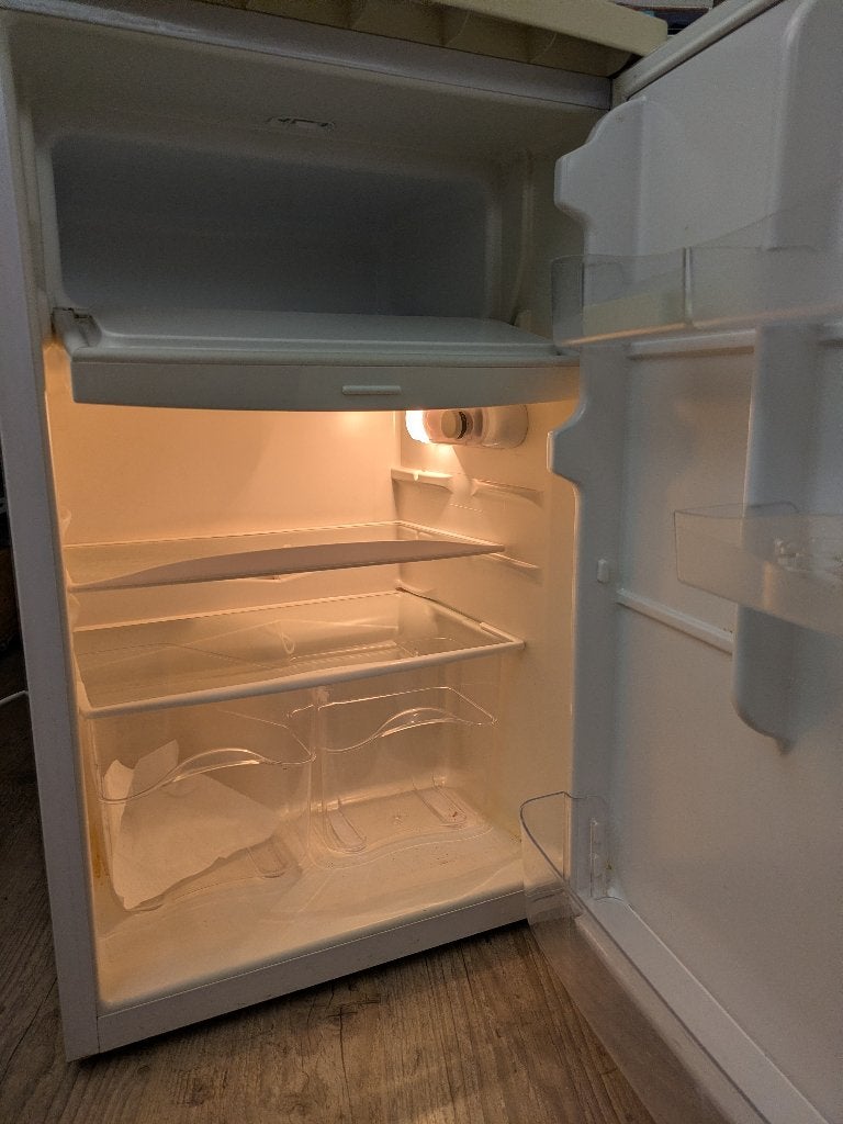 Frigo (heel geschikt voor kotstudent), Elektronische apparatuur, 150 tot 200 liter, Gebruikt, 45 tot 60 cm, Met vriesvak