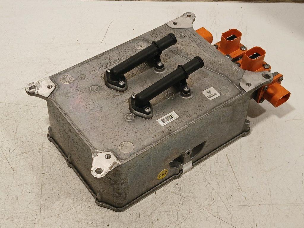 Acculader Audi A3, Onderdelen@venauto.nl, Van der Ven Autorecycling B.V., Gebruikt, Ettenseweg 76, 4706 PB Roosendaal, The Netherlands