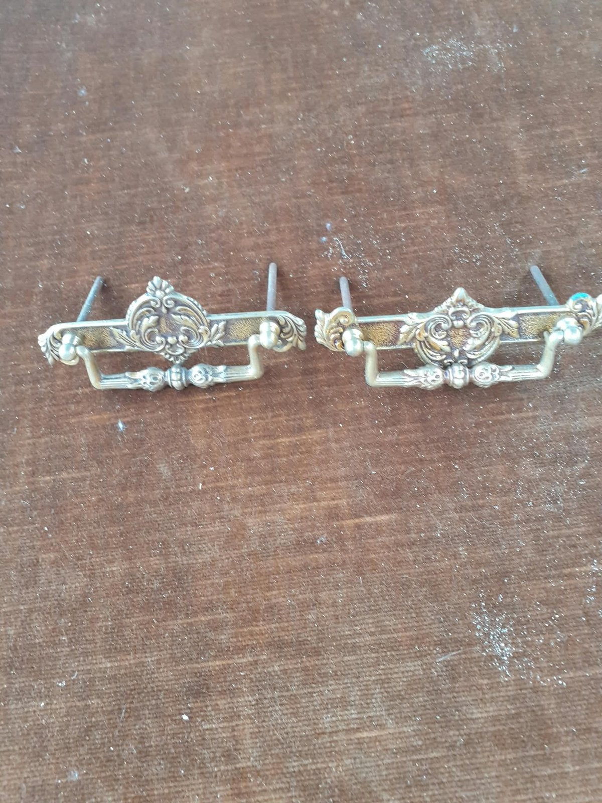 2 koperen hengsels, Ophalen, Brons