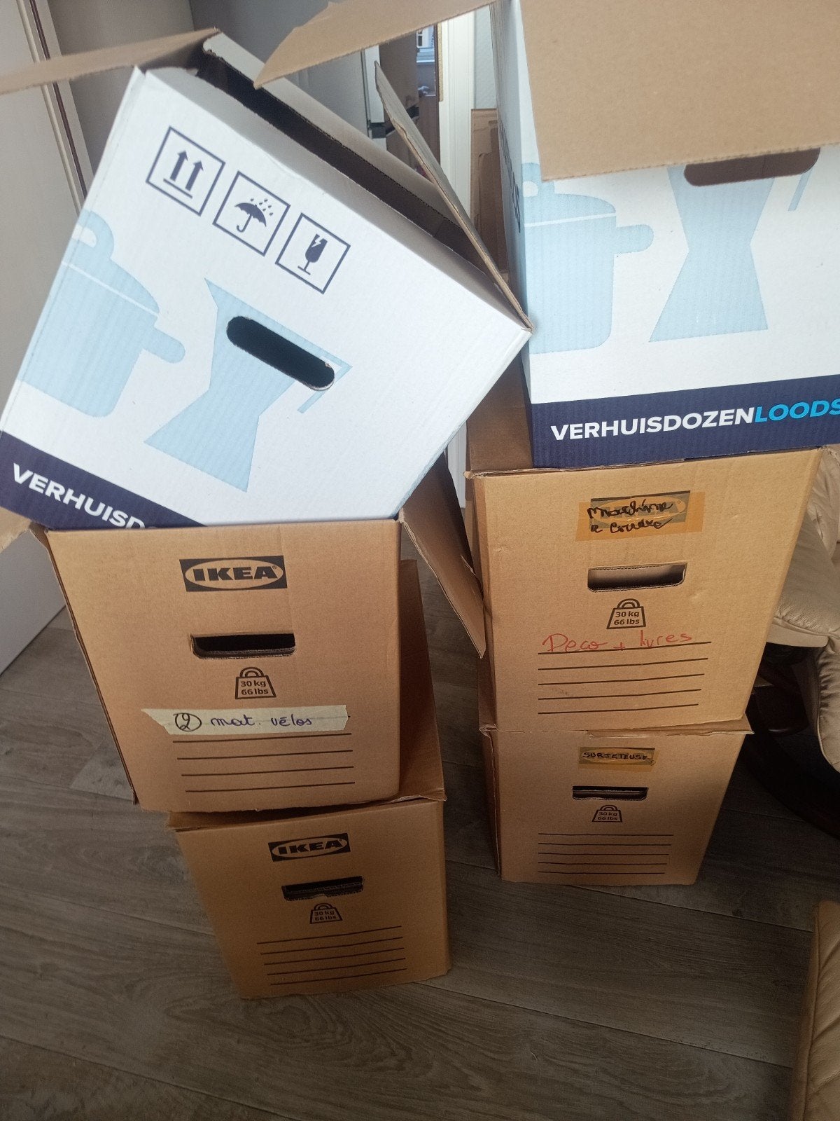 plus de 30 boîtes de déménagement !, Enlèvement, Boîte