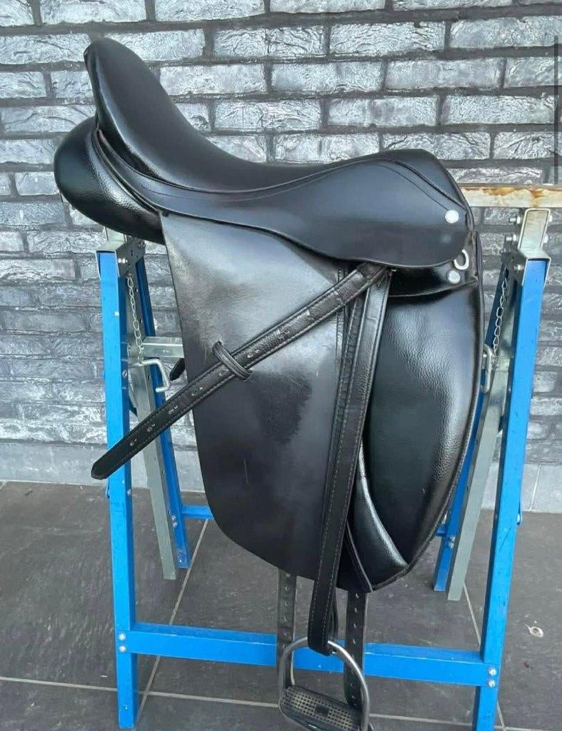 Diamant Dresuurzadel 18inch, Ophalen, Zo goed als nieuw, Dressuur, Dames