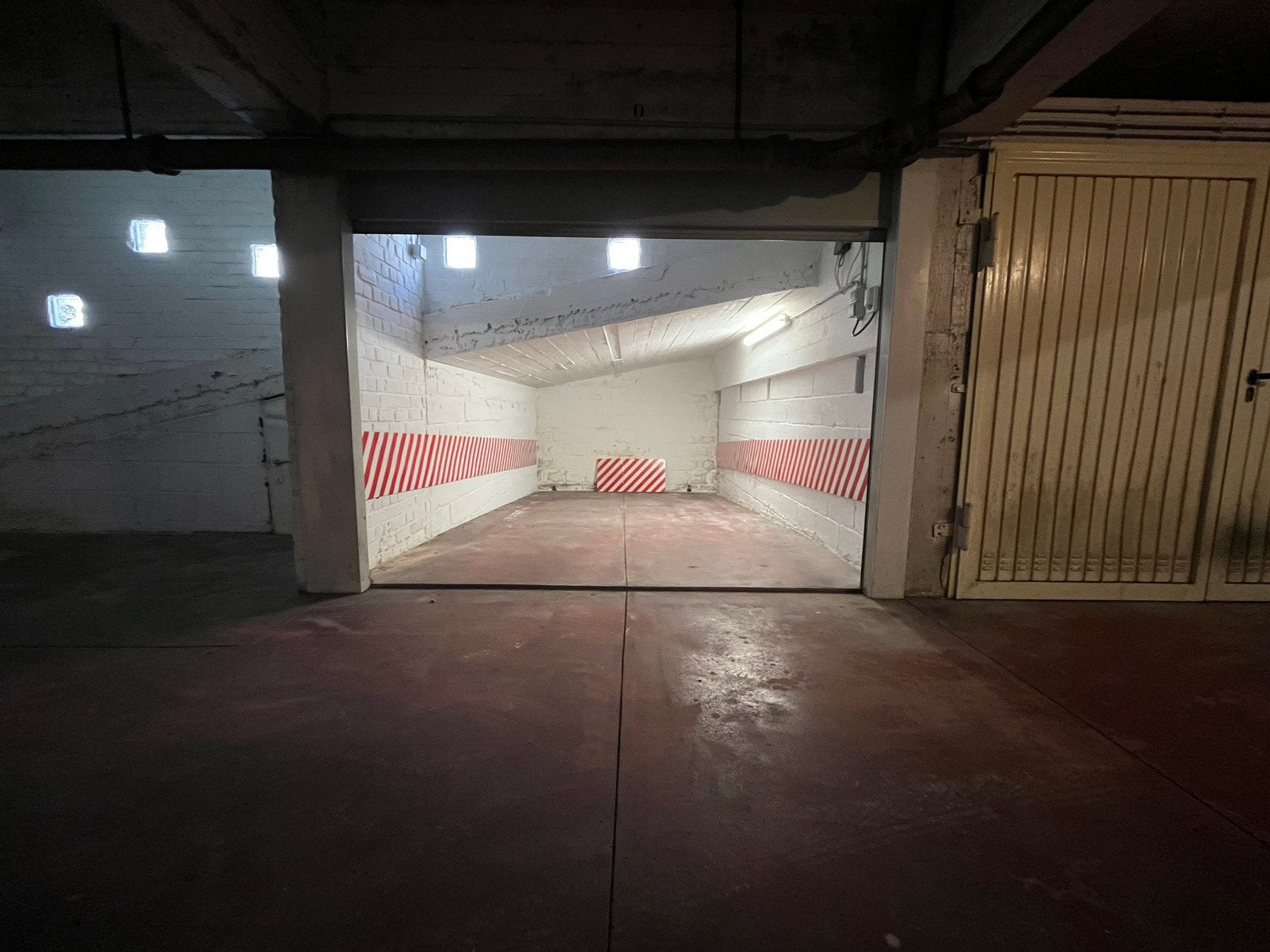 Beveiligde garage te huur in Elsene, Brussel