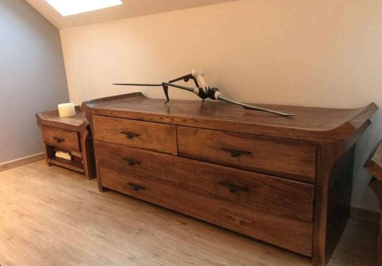 Commode et tables de nuit style balinais, Maison & Meubles, Armoires | Dressoirs, Utilisé, 100 à 150 cm, 25 à 50 cm, Avec tiroir(s)