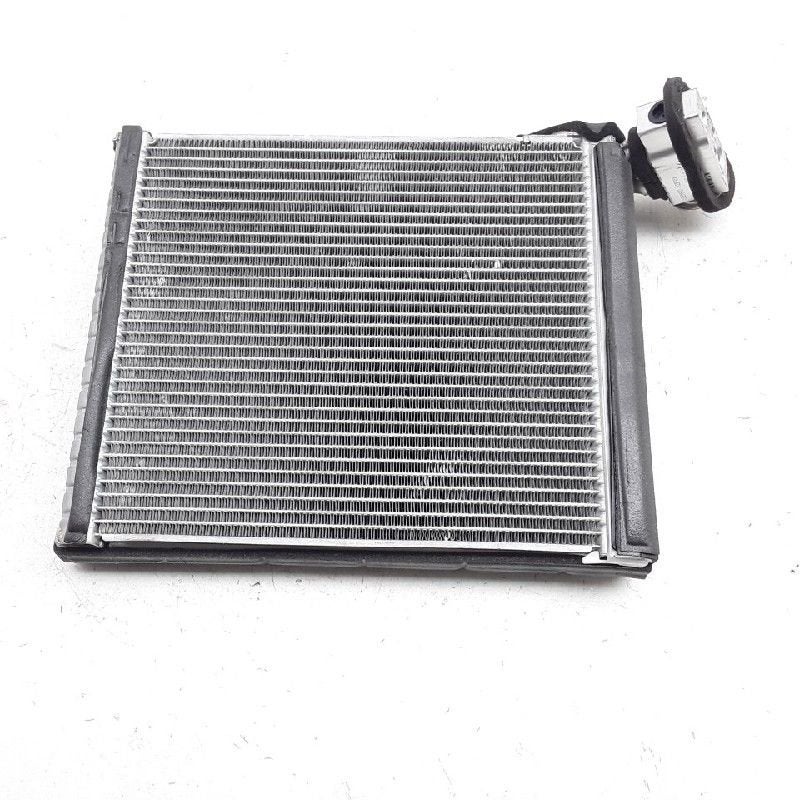 AIRCOVERDAMPER Toyota Prius Plus (ZVW4) (01-2011/-), Gebruikt, Toyota