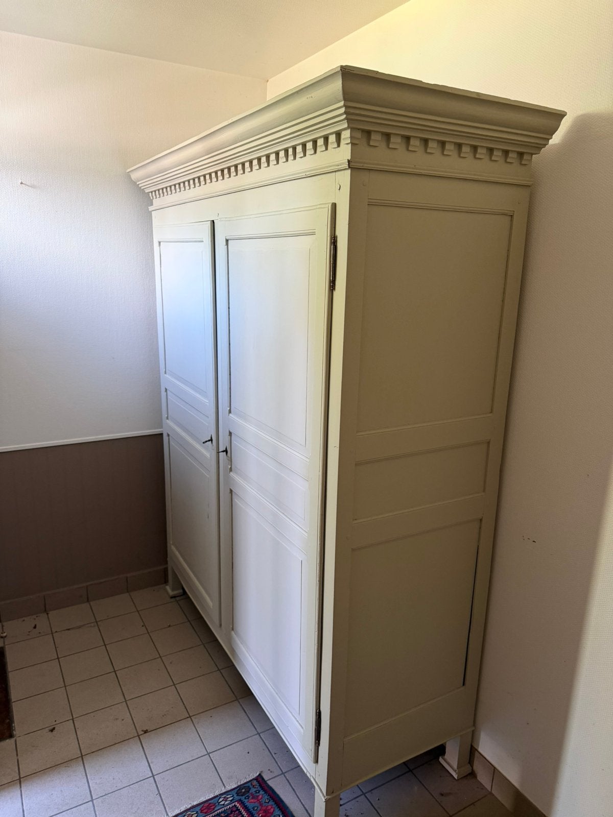 Kast in grenen hout wit geschilderd, Ophalen, Gebruikt, Grenenhout, Met hangruimte