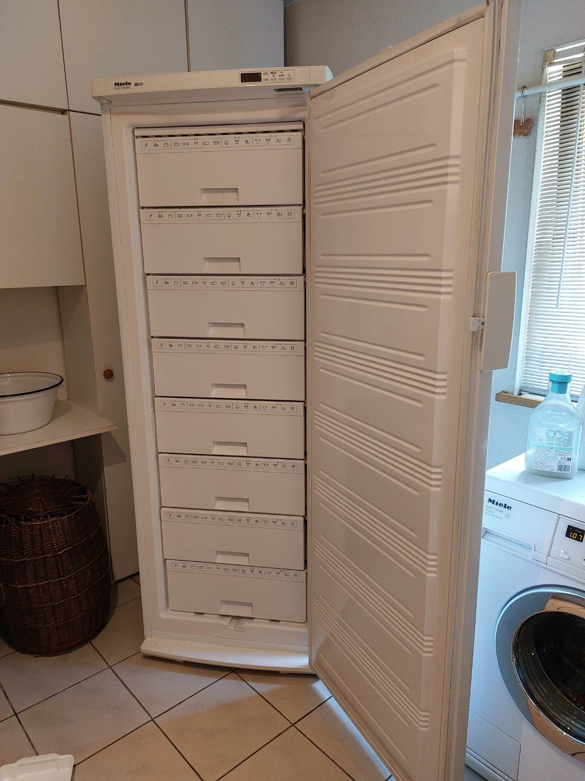 Miele diepvriezer met 8 lades, Elektronische apparatuur, Vriezers en Diepvrieskisten, Ophalen