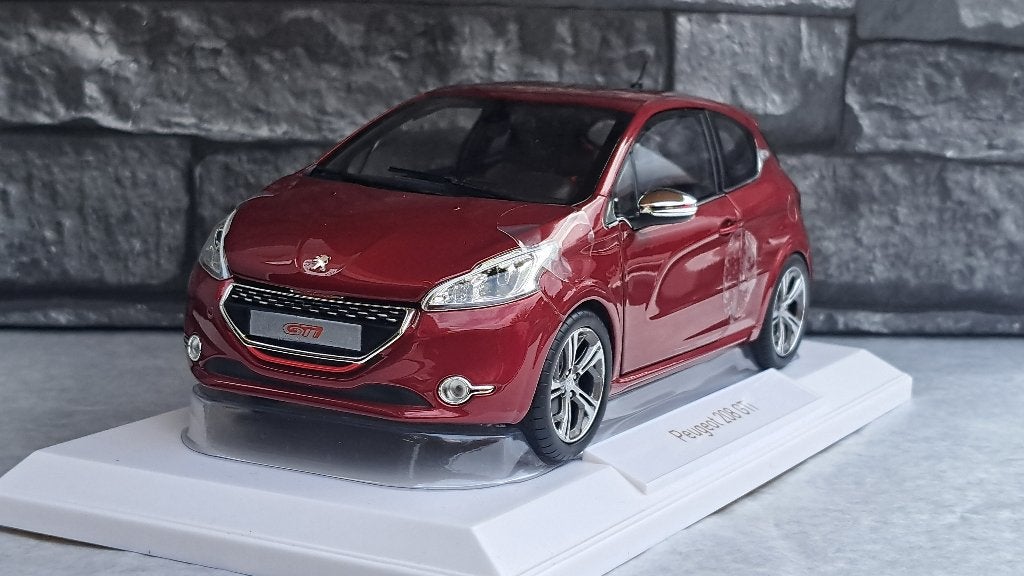 Peugeot 208 GTi 2013 Rouge Rubis 1/18ème, Auto, Norev, Ophalen of Verzenden, Norev