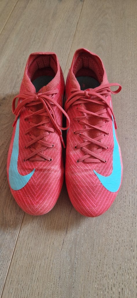 Voetbalschoenen maat 40,5 Nike, Sport en Fitness, Voetbal, Ophalen, Zo goed als nieuw, Schoenen