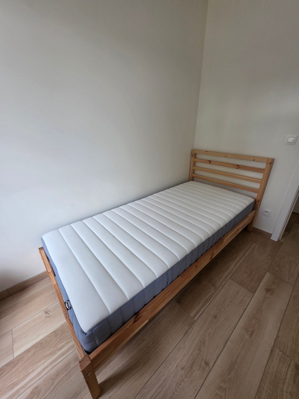 Lit ikea Tarva 90200 + Vesteroy + LUROY