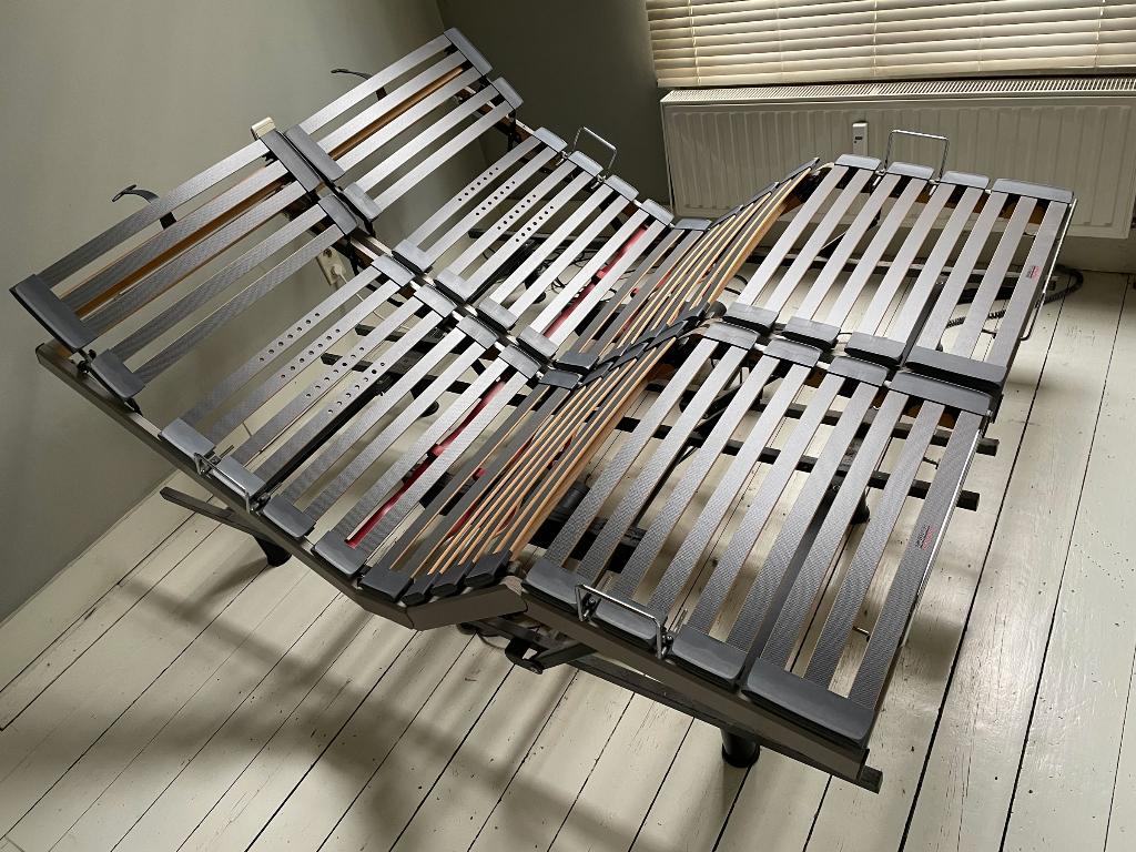 SWISSFLEX elektrisch bed 160x210 cm + 2 MATTSLEEPS matrassen, Ophalen, Gebruikt, 210 cm, Tweepersoons