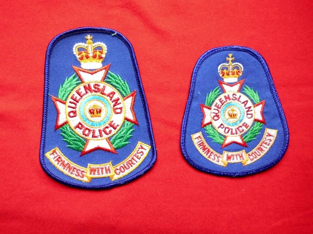 DEUX ÉCUSSONS DE POLICE DU QUEENSLAND, Enlèvement ou Envoi, Gendarmerie, Emblème ou Badge