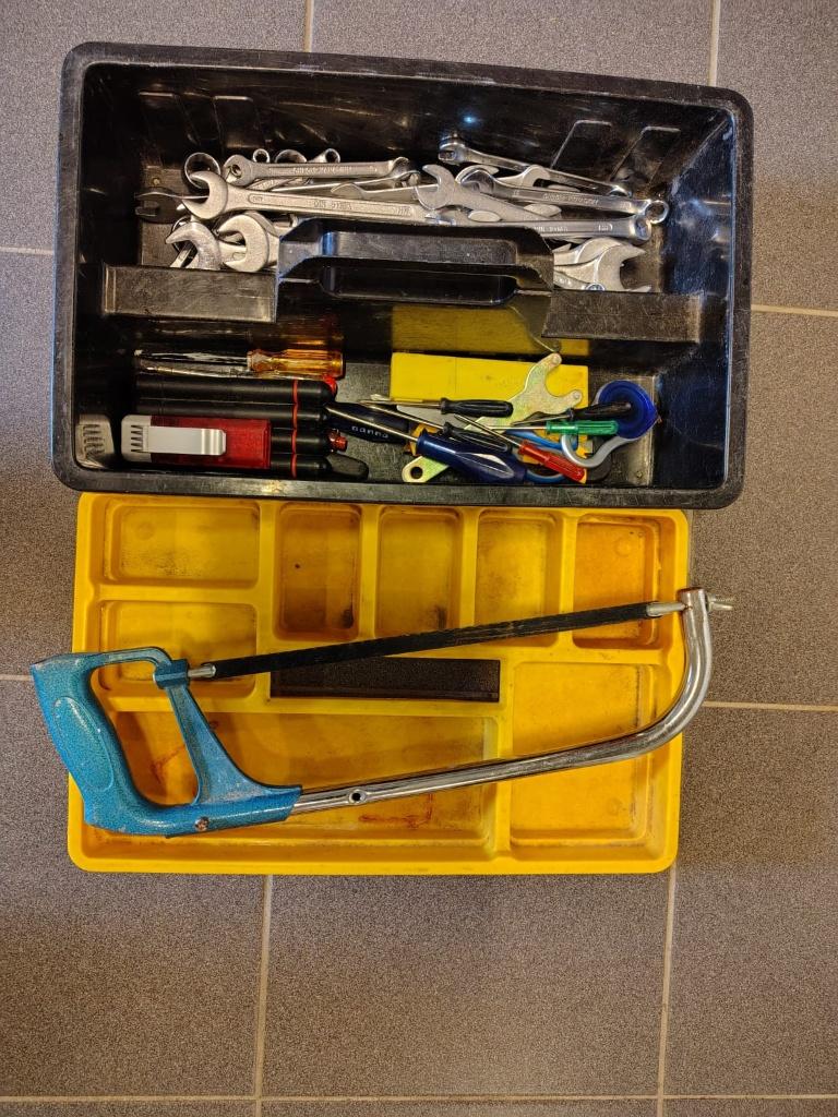 Boîte à outils avec clés à anneau, Bricolage & Construction, Boîtes à outils, Enlèvement, Remplie, Comme neuf