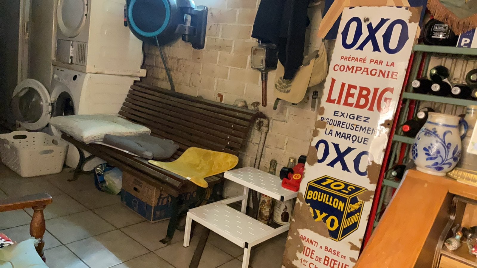 Plaque emaillee, Enlèvement