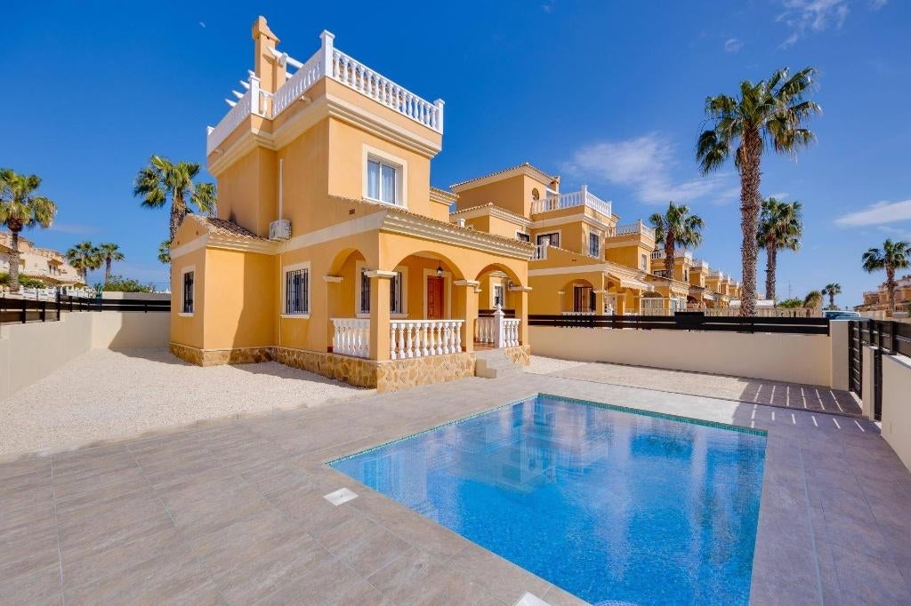 Huis met privézwembad te koop in de regio Torrevieja, Immo, Dorp, Spanje, Algorfa, Woonhuis