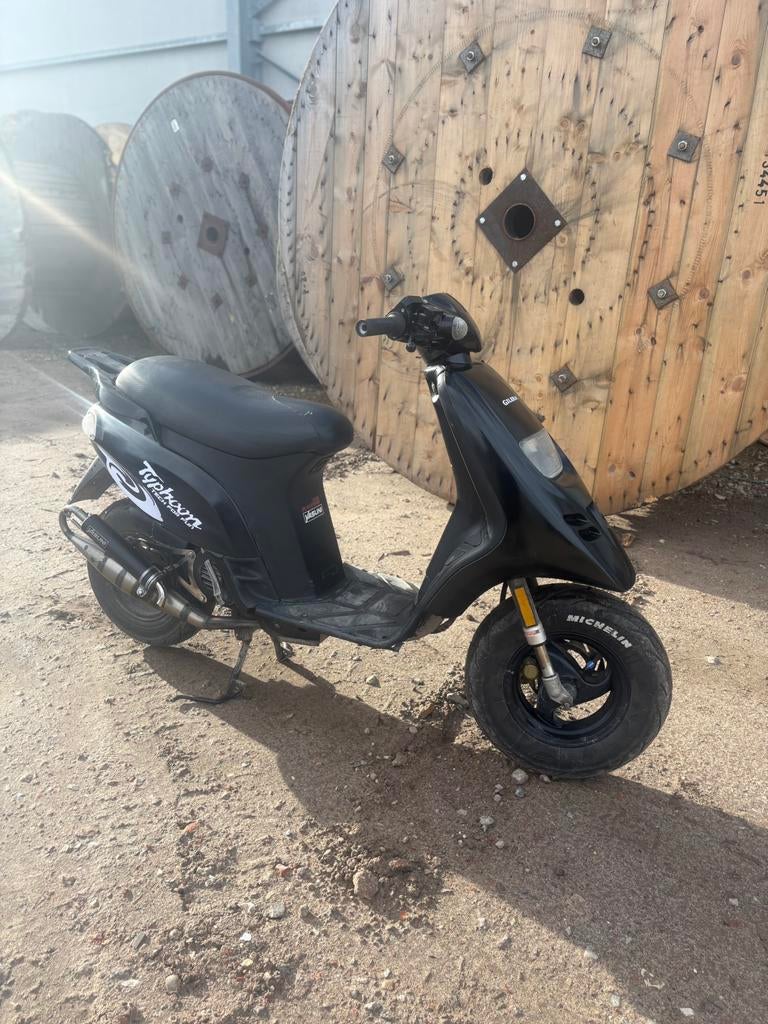 Typhoon 70cc, Fietsen en Brommers, Ophalen, Zo goed als nieuw
