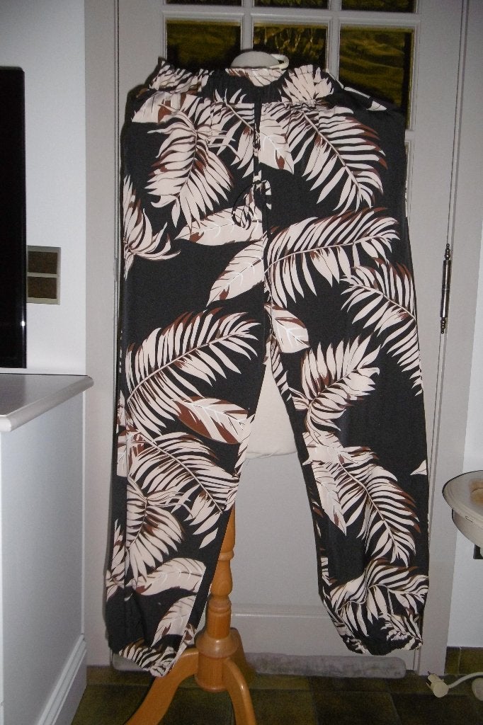 Comfortabele Dames broek, Medium, Ophalen of Verzenden, Zo goed als nieuw