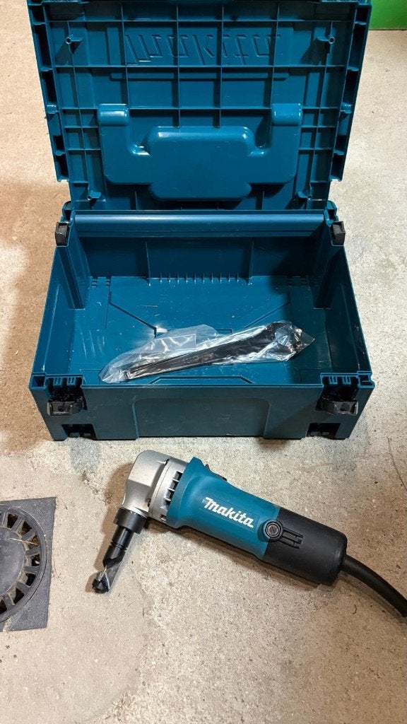 Grignoteuse Makita, Bricolage & Construction, Enlèvement, Comme neuf, Autres types, Makita