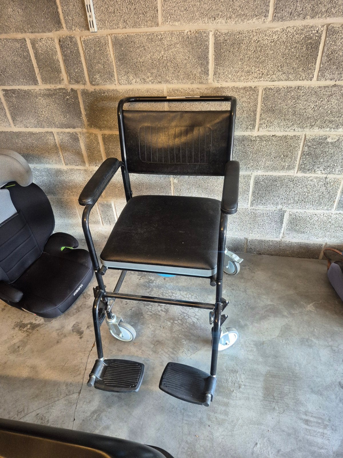 chaise percée, Enlèvement